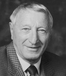 Helmut Finkeldey (1922-2014) war ein deutscher Ingenieur und Schlangenexperte in Namibia.