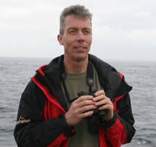Professor Dr. Peter G. Ryan ist ein südafrikanischer Ornithologe und Autor.