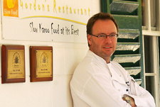 Gordon Wright ist ein südafrikanischer Slow-Food-Koch und Eigentümer des Andries Stockenström Guesthouse (ASG) und Gordon's Restaurant in Graaff-Reinet.