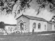 Die St. Barbara-Kirche in Tsumeb, Deutsch-Südwestafrika, nach der Fertigstellung im Jahr 1913.
