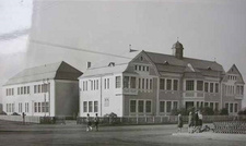 Von 1976-1997: Deutsche Oberschule Swakopmund.