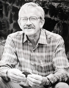 Johannes Louw Schoeman (1936-1993) war ein südafrikanischer Jurist, Naturschützer und Begründer der Flugsafaris zur Skelettküste Namibias.