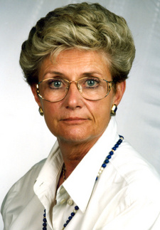Barbara Gühring ist Verlagsleiterin und Vorstandsmitglied der Namibia Wissenschaftlichen Gesellschaft.