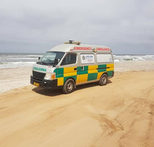Strömungen machen Baden an Namibias Küste gefährlich.  Am 03.01.2018 gerieten bei Henties Bay drei Kinder in Lebensgefahr, eines wird vermißt.