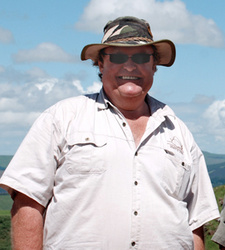Steve Woodhall ist ein britischer Schmetterlingsforscher und Autor in Südafrika.