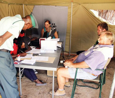 Namibias Regierung blockiert Reform des Wahlgesetzes. Am ersten Tag der Wählerregistrierung auf dem Gelände der Dagbreek-Schule im Wahlkreis Windhoek Ost melden sich die Wähler. © Dirk Henrich