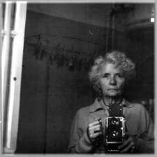 Anneliese Scherz (1900-1985) war eine deutsche Fotografin und Autorin in Namibia.