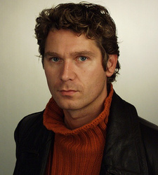 Thorsten Schütte ist ein deutscher Filmemacher mit der Spezialisierung auf Dokumentarfilme und Autor.