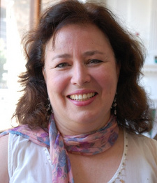 Dr. Helen Moffett ist eine südafrikanische Literaturwissenschaftlerin, Cricketexpertin und Autorin.