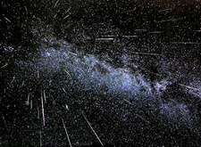 Sterne, Planeten und Sternschnuppen am Nachthimmel Namibias.