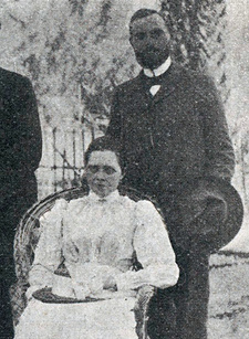 Missionar August Kuhlmann mit seiner ersten Ehefrau Johanna Kuhlmann, geb. Braches. (um 1900/1901)