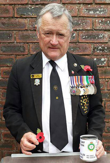 Der Südafrikaner Kenneth (Ken) Graham Gillings (1947–2016) war ein ehemaliger Berufssoldat und Experte für die Militärgeschichte Südafrikas.