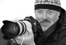 Der Österreicher Prof. Mag. Sepp Friedhuber ist Biologe, Geowissenschaftler, Bergsteiger, Fotograf und Autor.