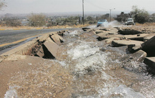 Wasserrohrbruch in Windhoek. Foto: Dirk Heinrich