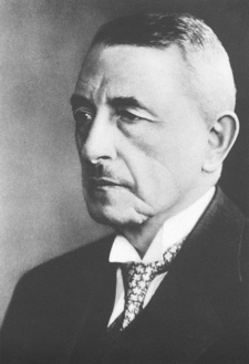 Dr. Dr. jur. Heinrich Albert Schnee war ein deutscher Jurist, Ministerialbeamter, Politiker und Autor. Er war der letzte Gouverneur der Kolonie Deutsch-Ostafrika.