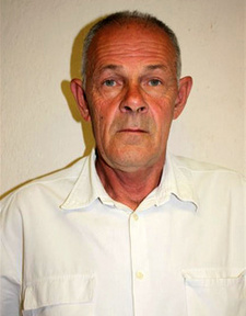 Willie Olivier ist ein Autor von Reiseführern aus Namibia.
