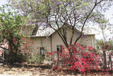 Die beiden Häuser aus der deutschen Kolonialzeit, Ecke Love-/Conradiestraßen in Windhoek, wurden vom Ministerium für Öffentliche Arbeiten und Transport abgerissen. © Tanja Bause