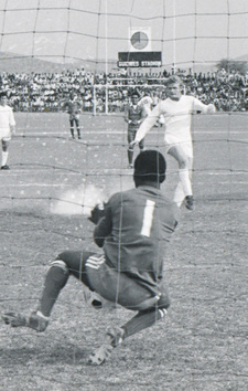 South West Africa football stars of 1975/1976: Controversial penalty kick: Gernot Ahrens against goalkeeper Bonnettie Nilenge. (Collection Hasso Ahrens)