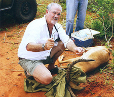 Der US-Amerikaner Dr. Clay Wilson ist gebürtiger Südafrikaner, Tierarzt und Initiator von International Wildlife Rescue.