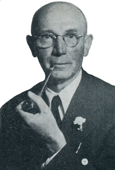 Der Deutsche Gustav Adolf Schatz (1887-1960) war der letzte Direktor der Otavi Minen- und Eisenbahn-Gesellschaft (OMEG) in Südwestafrika.