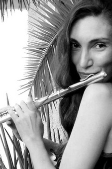 Die russische Berufsmusikerin und Flötistin Polina Loubnina hat einige Jahre in Namibia gelebt und gearbeitet.