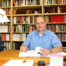 Professor Dr. Ian van der Waag ist ein südafrikanischer Historiker, Hochschullehrer und Herausgeber.