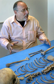Prof. Dr. Alan G. Morris ist ein südafrikanischer Humanbiologe, Anatom und Forensischer Anthropologe.