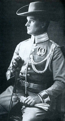 Hansheinrich von Wolf (1873-1916) war ein deutscher Offizier der Königlich Sächsischen Armee und der Schutztruppe für Südwestafrika sowie der Begründer der Farm und des 'Schlosses' Duwisib.