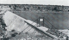 Der Daan-Viljoen-Damm bei Gobabis, Oktober 1960. Foto: Dr. Otto Wipplinger.