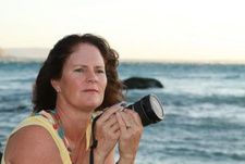 Catherine Lanz ist eine Autorin und Fotojournalistin aus Südafrika.