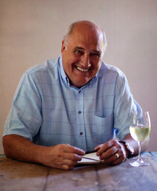 Kobus Mulder ist ein südafrikanischer Molkereifachmann, internationaler Experte für Käse und Autor.